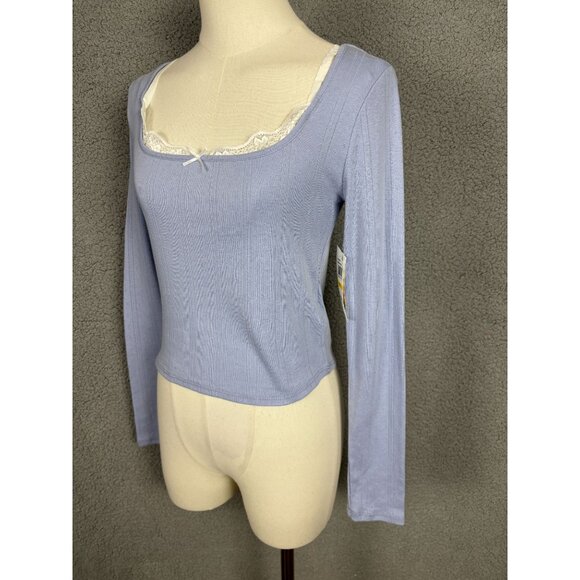 Sugar Moon Frozen Peri Trend Knits Long Sleeve Top W/ Lace Trim Medium NWT's - Picture 4 of 8